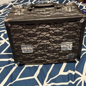 Caboodles black lace make up case  Exoands